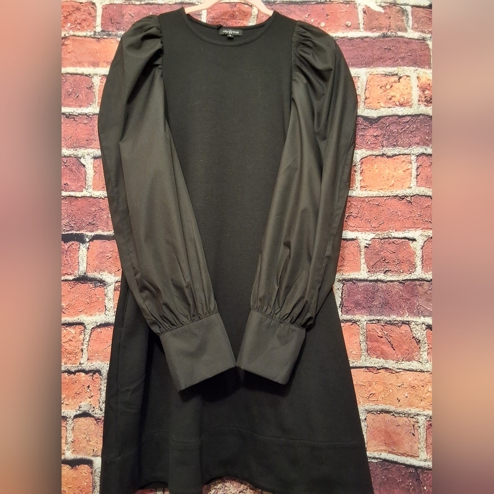 AREA STARS 🌟 LONG SLEEVED DRESS SIZE SMALL